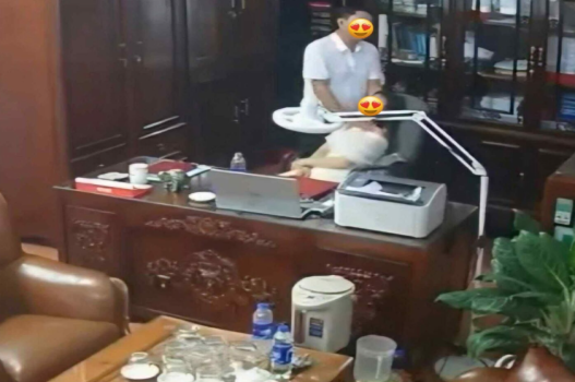 zentai sex Eny hám tiền nghỉ học đi làm sugar baby